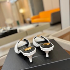 YSL「SAINT LAURENT*」 夏季新品 金属头优雅大气高跟凉鞋 —————————— 全新春夏系列后带方扣高 YSL「SAINT LAURENT*」 夏季新品 金属头优雅大气高跟凉鞋 —————————— 全新春夏系列后带方扣高