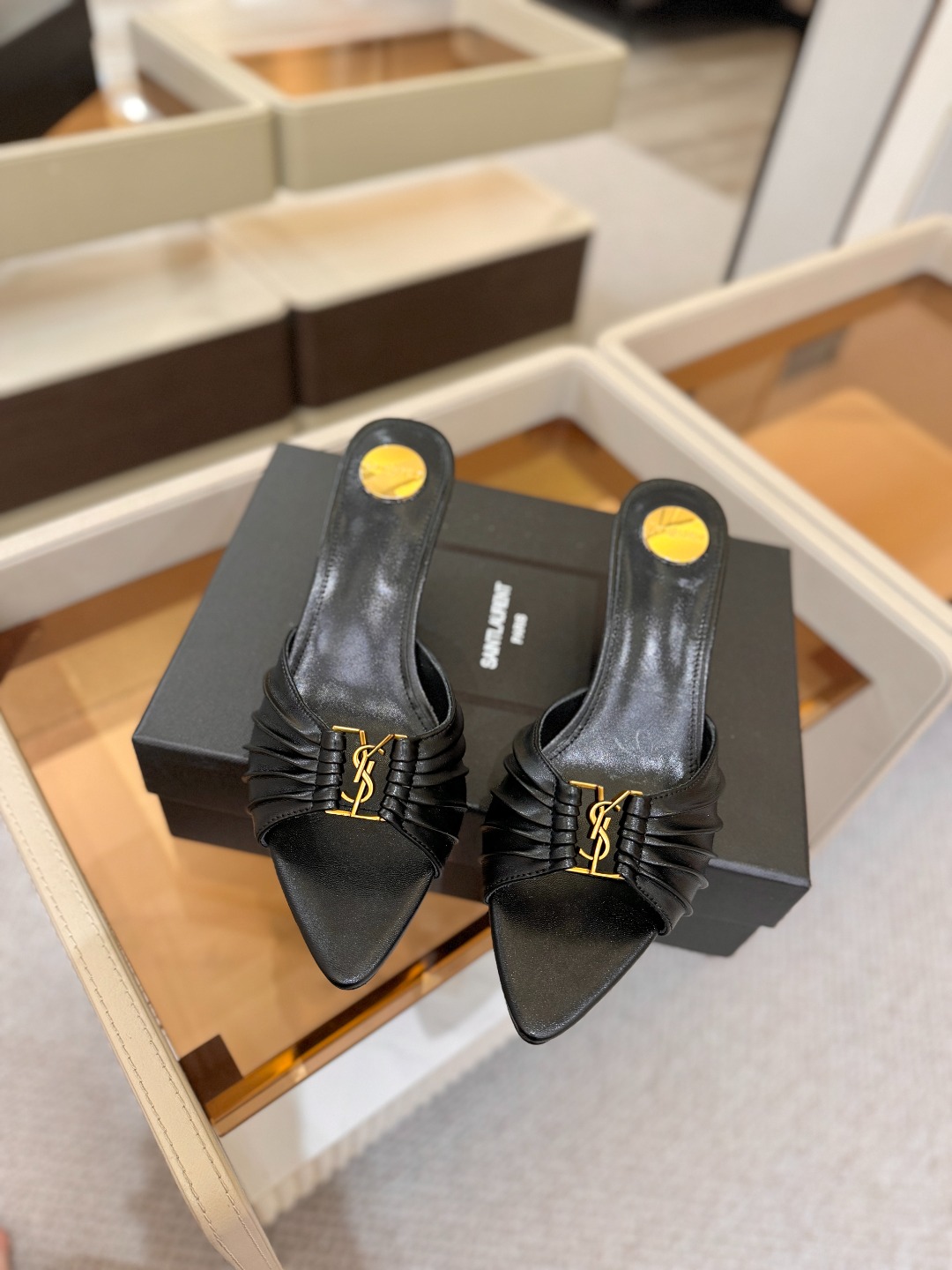 YSL「SAINT LAURENT*」 夏季新品 金属头优雅大气高跟凉鞋 —————————— 全新春夏系列后带方扣高 YSL「SAINT LAURENT*」 夏季新品 金属头优雅大气高跟凉鞋 —————————— 全新春夏系列后带方扣高
