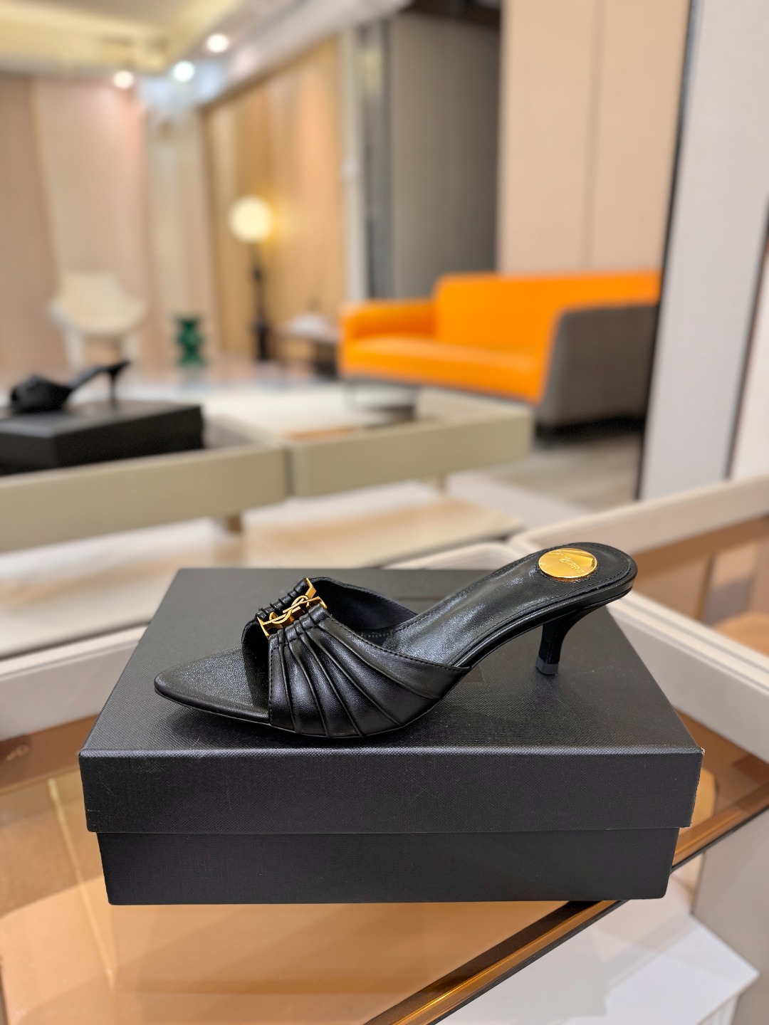 YSL「SAINT LAURENT*」  夏季新品 金属头优雅大气高跟凉鞋 —————————— 全新春夏系列后带方扣高