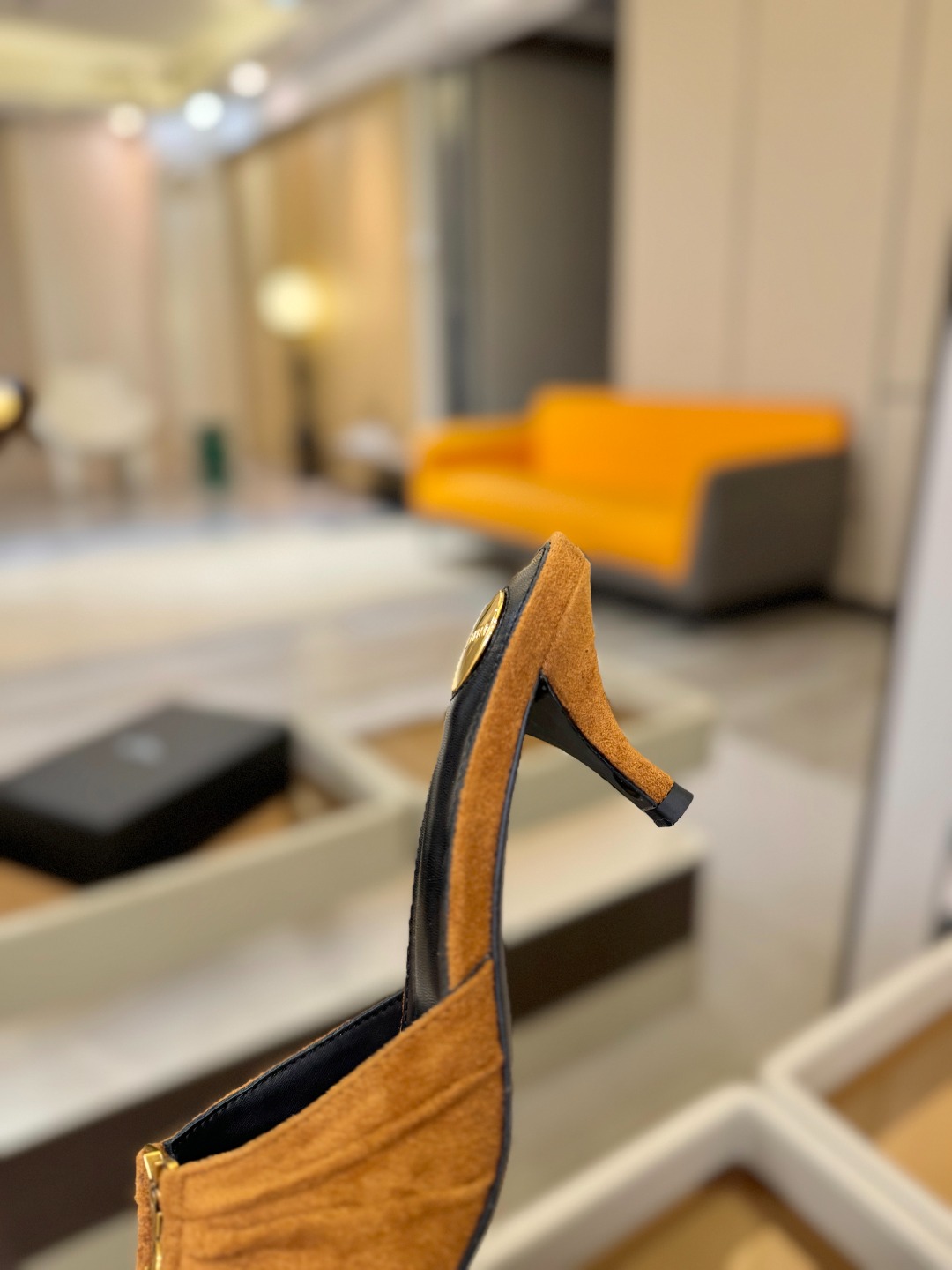 YSL「SAINT LAURENT*」 夏季新品 尖头优雅大气高跟拖鞋 —————————— 尖头设计拉长腿部线条, YSL「SAINT LAURENT*」 夏季新品 尖头优雅大气高跟拖鞋 —————————— 尖头设计拉长腿部线条,