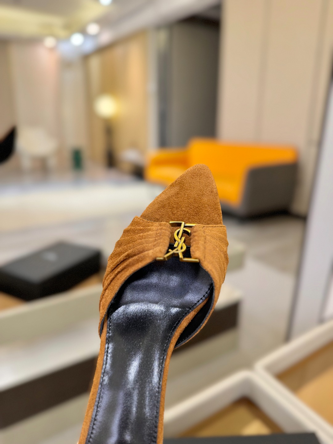 YSL「SAINT LAURENT*」 夏季新品 尖头优雅大气高跟拖鞋 —————————— 尖头设计拉长腿部线条, YSL「SAINT LAURENT*」 夏季新品 尖头优雅大气高跟拖鞋 —————————— 尖头设计拉长腿部线条,