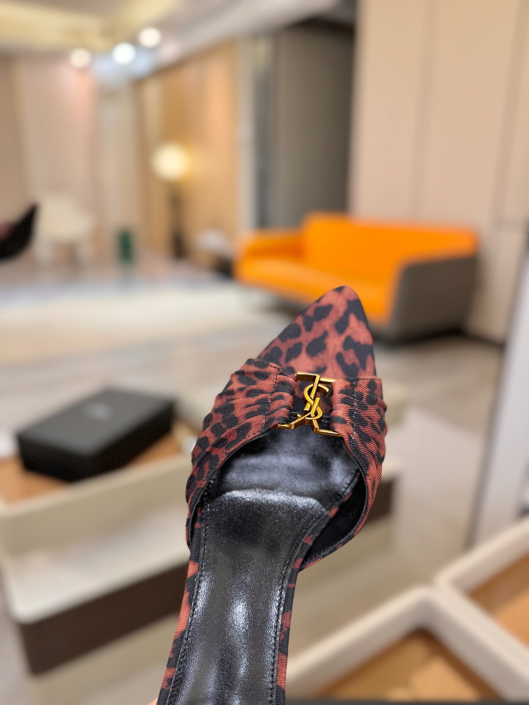 YSL「SAINT LAURENT*」 夏季新品 尖头优雅大气高跟拖鞋 —————————— 尖头设计拉长腿部线条, YSL「SAINT LAURENT*」 夏季新品 尖头优雅大气高跟拖鞋 —————————— 尖头设计拉长腿部线条,
