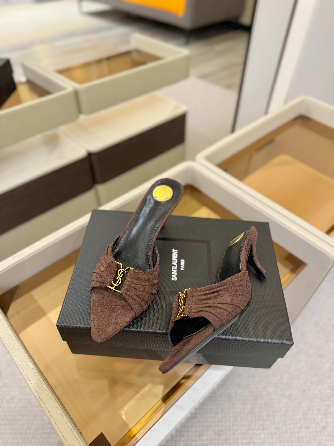 YSL「SAINT LAURENT*」 夏季新品 尖头优雅大气高跟拖鞋 —————————— 尖头设计拉长腿部线条, YSL「SAINT LAURENT*」 夏季新品 尖头优雅大气高跟拖鞋 —————————— 尖头设计拉长腿部线条,