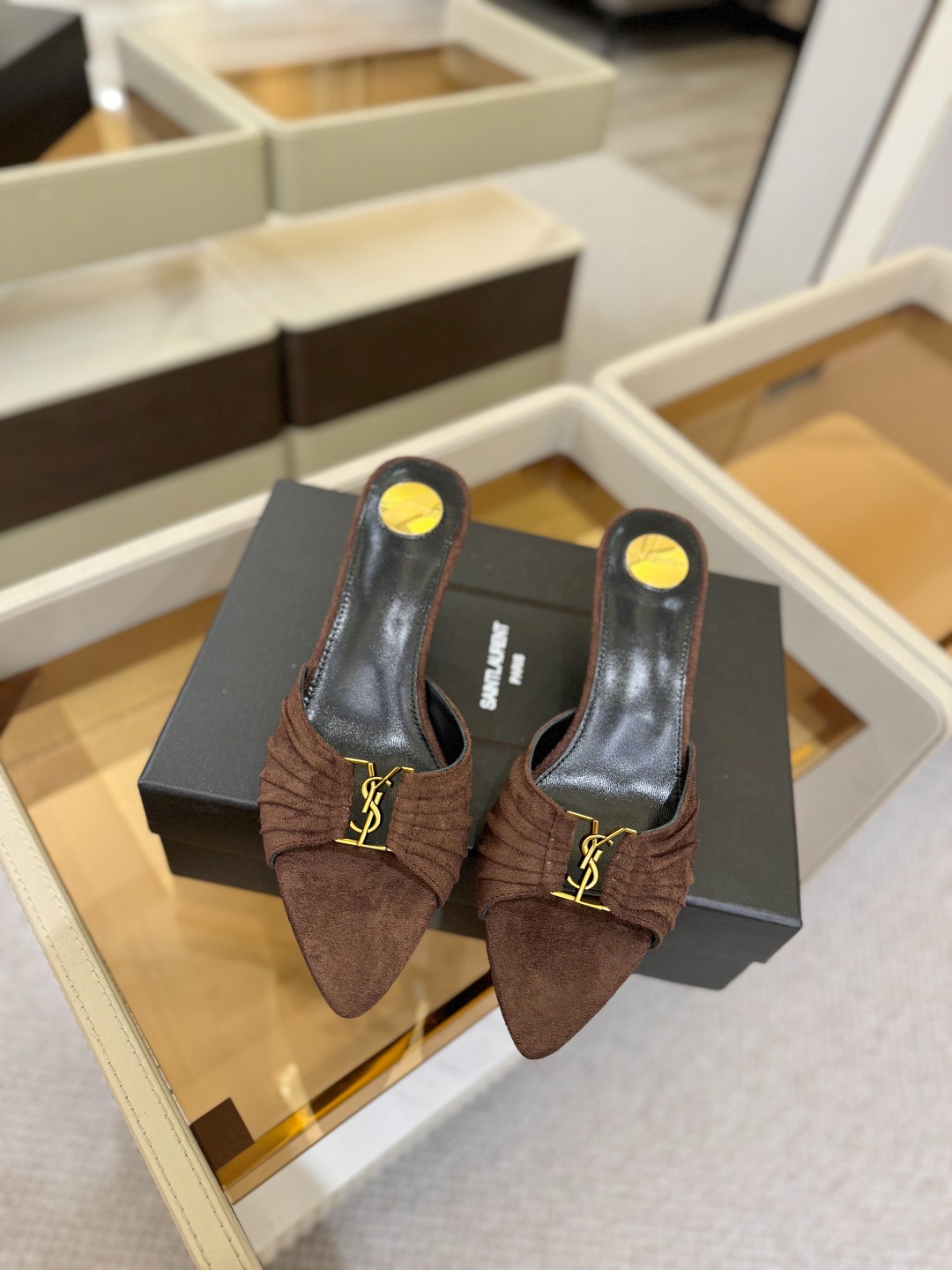 YSL「SAINT LAURENT*」 夏季新品 尖头优雅大气高跟拖鞋 —————————— 尖头设计拉长腿部线条, YSL「SAINT LAURENT*」 夏季新品 尖头优雅大气高跟拖鞋 —————————— 尖头设计拉长腿部线条,