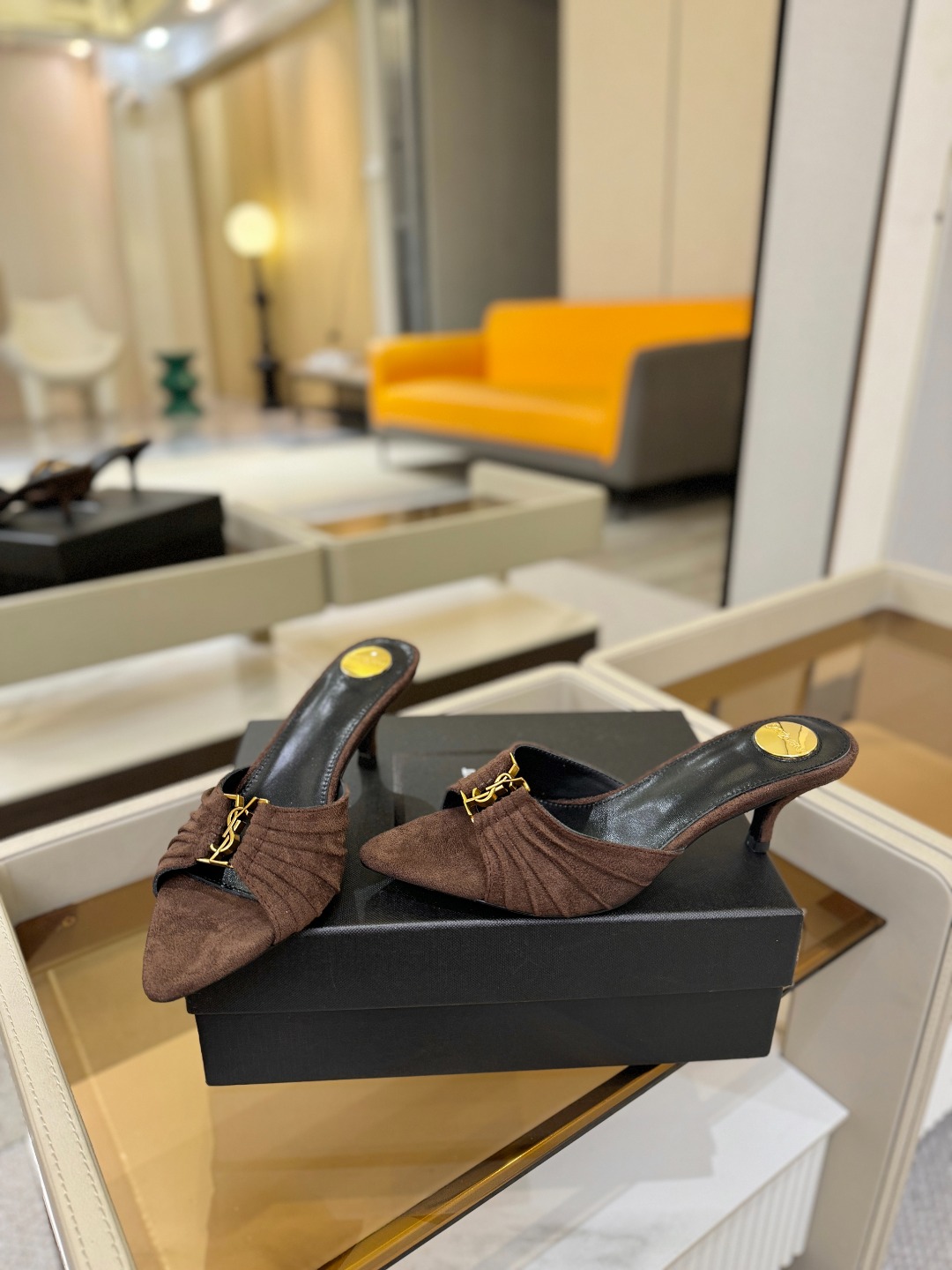 YSL「SAINT LAURENT*」 夏季新品 尖头优雅大气高跟拖鞋 —————————— 尖头设计拉长腿部线条, YSL「SAINT LAURENT*」 夏季新品 尖头优雅大气高跟拖鞋 —————————— 尖头设计拉长腿部线条,