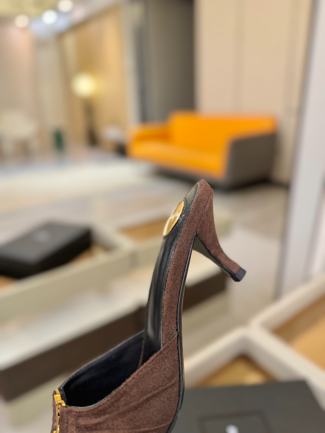 YSL「SAINT LAURENT*」 夏季新品 尖头优雅大气高跟拖鞋 —————————— 尖头设计拉长腿部线条, YSL「SAINT LAURENT*」 夏季新品 尖头优雅大气高跟拖鞋 —————————— 尖头设计拉长腿部线条,