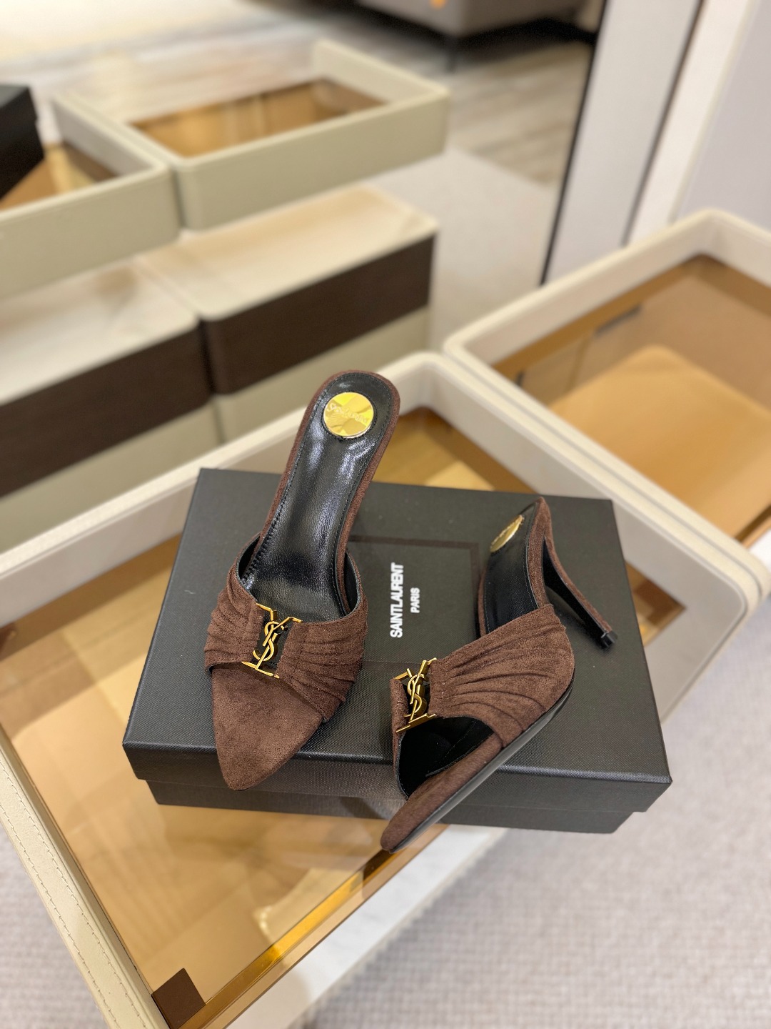 YSL「SAINT LAURENT*」 夏季新品 尖头优雅大气高跟拖鞋 —————————— 尖头设计拉长腿部线条, YSL「SAINT LAURENT*」 夏季新品 尖头优雅大气高跟拖鞋 —————————— 尖头设计拉长腿部线条,