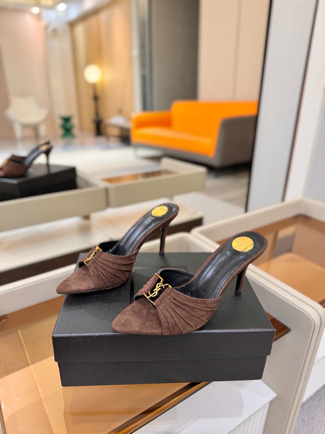 YSL「SAINT LAURENT*」 夏季新品 尖头优雅大气高跟拖鞋 —————————— 尖头设计拉长腿部线条, YSL「SAINT LAURENT*」 夏季新品 尖头优雅大气高跟拖鞋 —————————— 尖头设计拉长腿部线条,