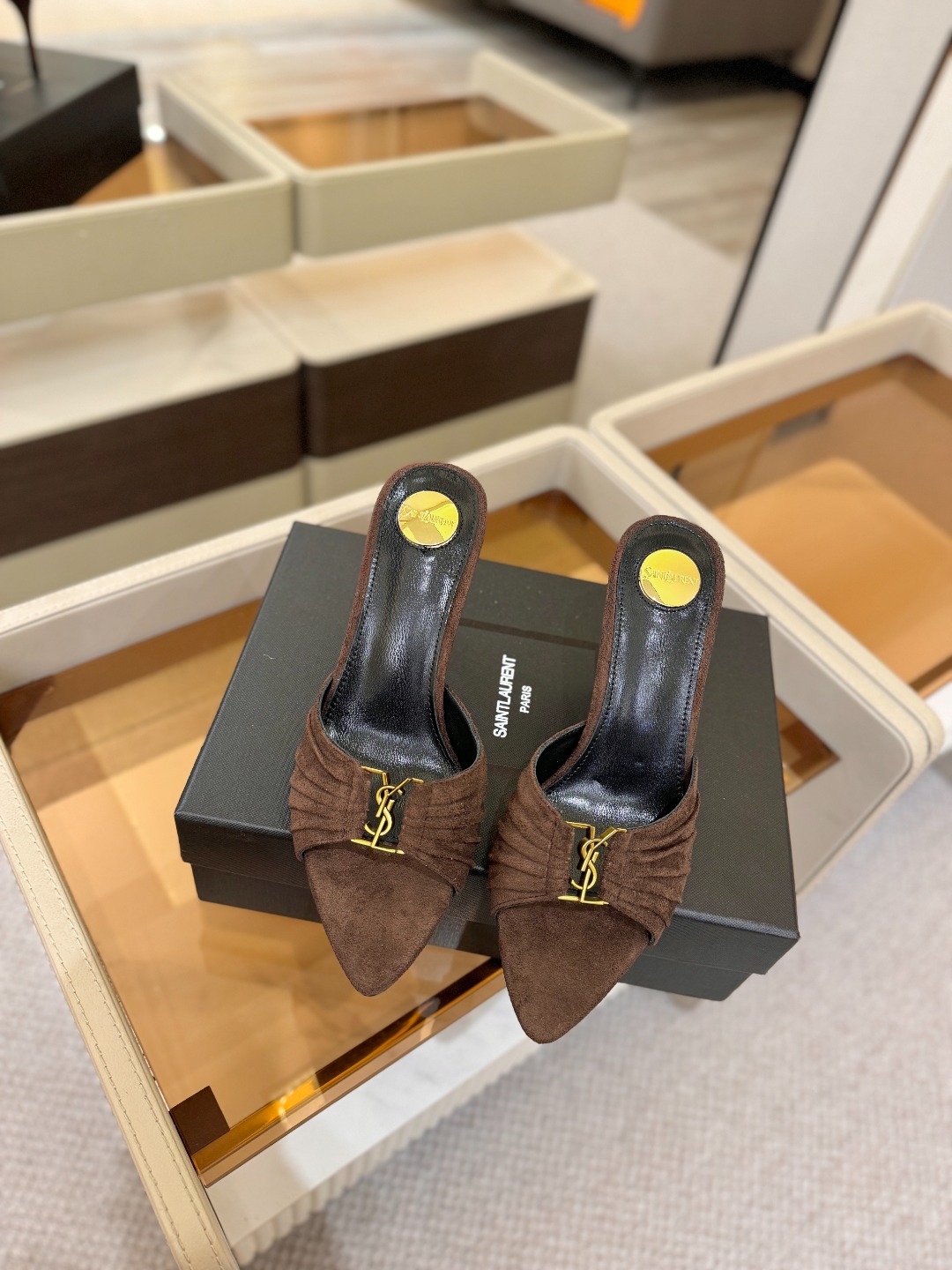 YSL「SAINT LAURENT*」 夏季新品 尖头优雅大气高跟拖鞋 —————————— 尖头设计拉长腿部线条, YSL「SAINT LAURENT*」 夏季新品 尖头优雅大气高跟拖鞋 —————————— 尖头设计拉长腿部线条,