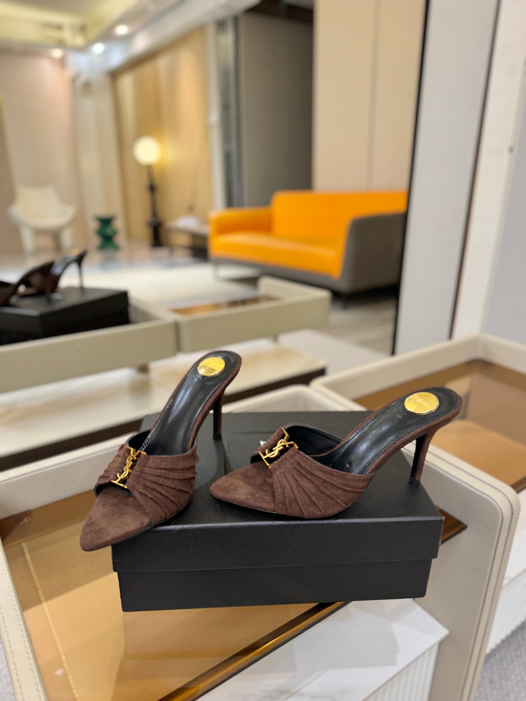 YSL「SAINT LAURENT*」 夏季新品 尖头优雅大气高跟拖鞋 —————————— 尖头设计拉长腿部线条, YSL「SAINT LAURENT*」 夏季新品 尖头优雅大气高跟拖鞋 —————————— 尖头设计拉长腿部线条,