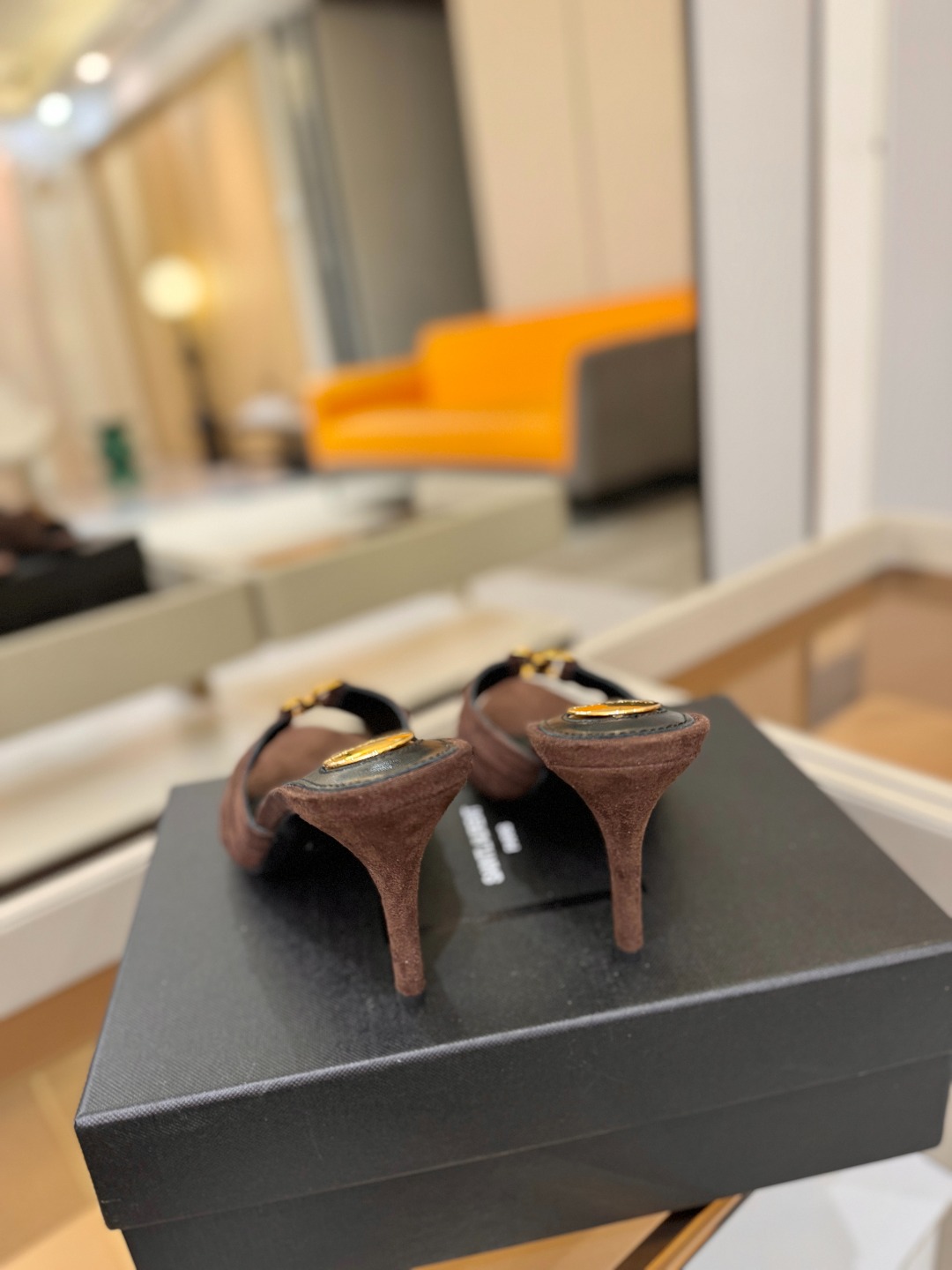 YSL「SAINT LAURENT*」 夏季新品 尖头优雅大气高跟拖鞋 —————————— 尖头设计拉长腿部线条, YSL「SAINT LAURENT*」 夏季新品 尖头优雅大气高跟拖鞋 —————————— 尖头设计拉长腿部线条,