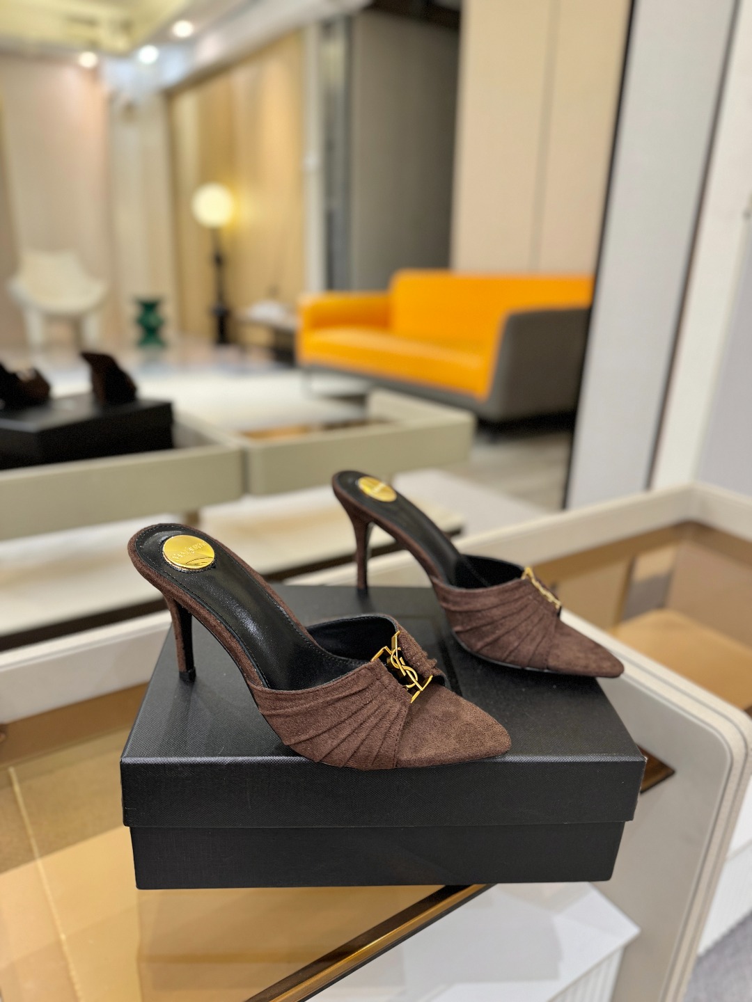 YSL「SAINT LAURENT*」 夏季新品 尖头优雅大气高跟拖鞋 —————————— 尖头设计拉长腿部线条, YSL「SAINT LAURENT*」 夏季新品 尖头优雅大气高跟拖鞋 —————————— 尖头设计拉长腿部线条,