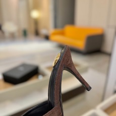 YSL「SAINT LAURENT*」 夏季新品 尖头优雅大气高跟拖鞋 —————————— 尖头设计拉长腿部线条, YSL「SAINT LAURENT*」 夏季新品 尖头优雅大气高跟拖鞋 —————————— 尖头设计拉长腿部线条,