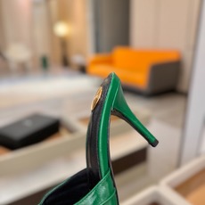 YSL「SAINT LAURENT*」 夏季新品 尖头优雅大气高跟拖鞋 —————————— 尖头设计拉长腿部线条, YSL「SAINT LAURENT*」 夏季新品 尖头优雅大气高跟拖鞋 —————————— 尖头设计拉长腿部线条,