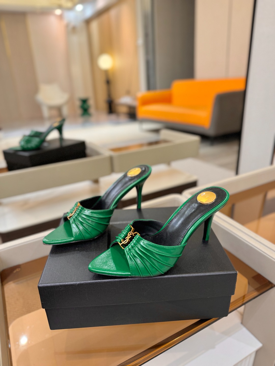 YSL「SAINT LAURENT*」 夏季新品 尖头优雅大气高跟拖鞋 —————————— 尖头设计拉长腿部线条, YSL「SAINT LAURENT*」 夏季新品 尖头优雅大气高跟拖鞋 —————————— 尖头设计拉长腿部线条,