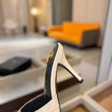 YSL「SAINT LAURENT*」 夏季新品 尖头优雅大气高跟拖鞋 —————————— 尖头设计拉长腿部线条, YSL「SAINT LAURENT*」 夏季新品 尖头优雅大气高跟拖鞋 —————————— 尖头设计拉长腿部线条,