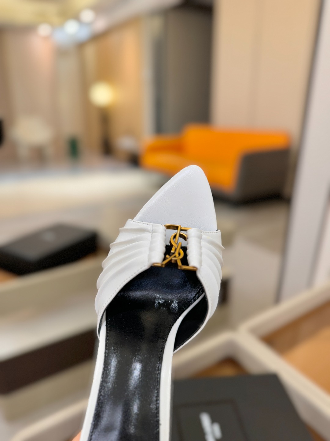 YSL「SAINT LAURENT*」 夏季新品 尖头优雅大气高跟拖鞋 —————————— 尖头设计拉长腿部线条, YSL「SAINT LAURENT*」 夏季新品 尖头优雅大气高跟拖鞋 —————————— 尖头设计拉长腿部线条,