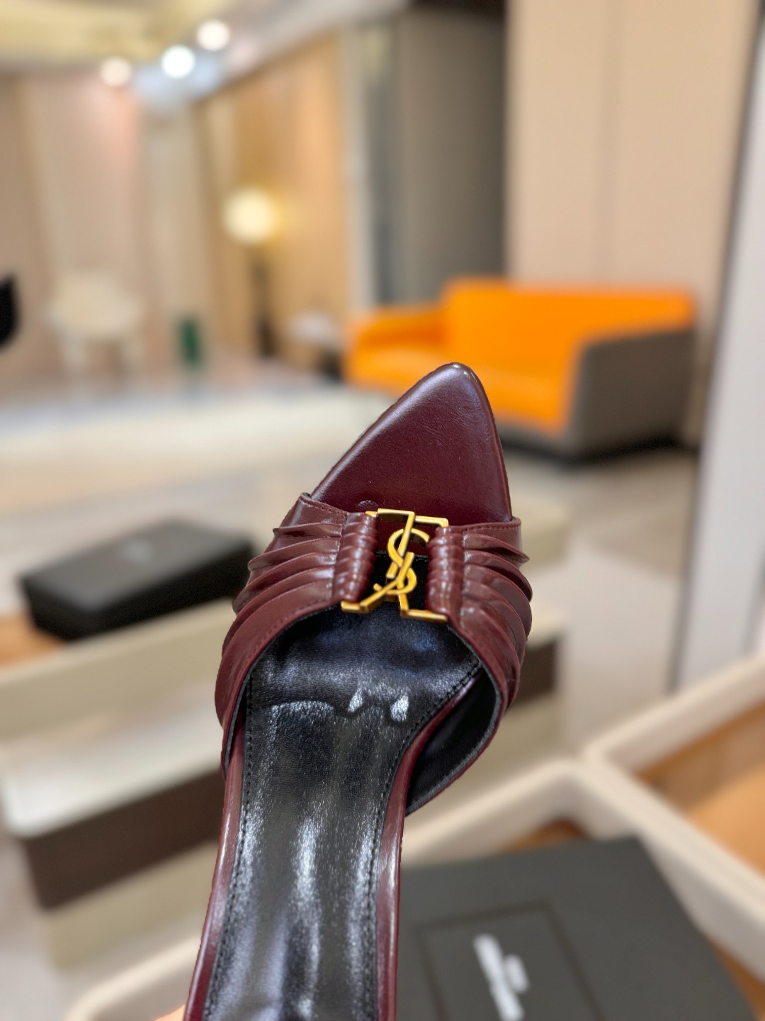 YSL「SAINT LAURENT*」 夏季新品 尖头优雅大气高跟拖鞋 —————————— 尖头设计拉长腿部线条, YSL「SAINT LAURENT*」 夏季新品 尖头优雅大气高跟拖鞋 —————————— 尖头设计拉长腿部线条,