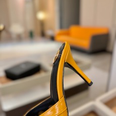 YSL「SAINT LAURENT*」 夏季新品 尖头优雅大气高跟拖鞋 —————————— 尖头设计拉长腿部线条, YSL「SAINT LAURENT*」 夏季新品 尖头优雅大气高跟拖鞋 —————————— 尖头设计拉长腿部线条,