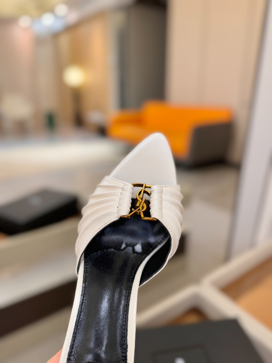 YSL「SAINT LAURENT*」 夏季新品 尖头优雅大气高跟拖鞋 —————————— 尖头设计拉长腿部线条, YSL「SAINT LAURENT*」 夏季新品 尖头优雅大气高跟拖鞋 —————————— 尖头设计拉长腿部线条,