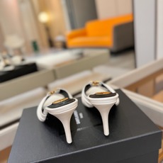 YSL「SAINT LAURENT*」 夏季新品 尖头优雅大气高跟拖鞋 —————————— 尖头设计拉长腿部线条, YSL「SAINT LAURENT*」 夏季新品 尖头优雅大气高跟拖鞋 —————————— 尖头设计拉长腿部线条,