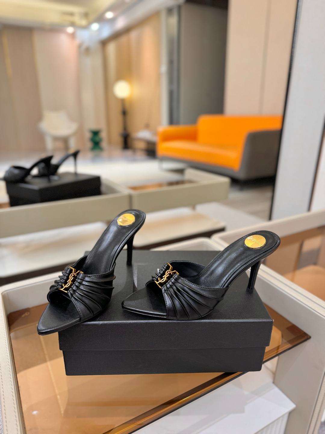 YSL「SAINT LAURENT*」 夏季新品 尖头优雅大气高跟拖鞋 —————————— 尖头设计拉长腿部线条, YSL「SAINT LAURENT*」 夏季新品 尖头优雅大气高跟拖鞋 —————————— 尖头设计拉长腿部线条,