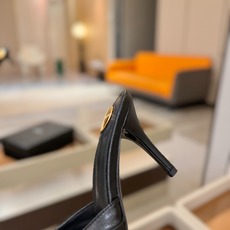 YSL「SAINT LAURENT*」 夏季新品 尖头优雅大气高跟拖鞋 —————————— 尖头设计拉长腿部线条, YSL「SAINT LAURENT*」 夏季新品 尖头优雅大气高跟拖鞋 —————————— 尖头设计拉长腿部线条,