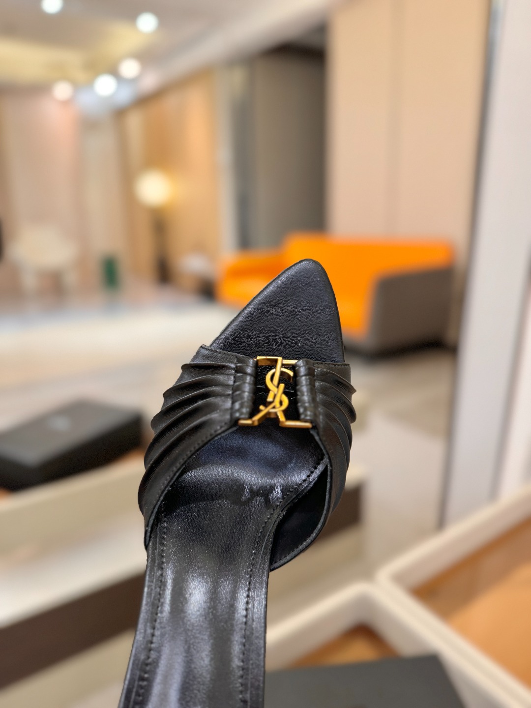 YSL「SAINT LAURENT*」 夏季新品 尖头优雅大气高跟拖鞋 —————————— 尖头设计拉长腿部线条, YSL「SAINT LAURENT*」 夏季新品 尖头优雅大气高跟拖鞋 —————————— 尖头设计拉长腿部线条,