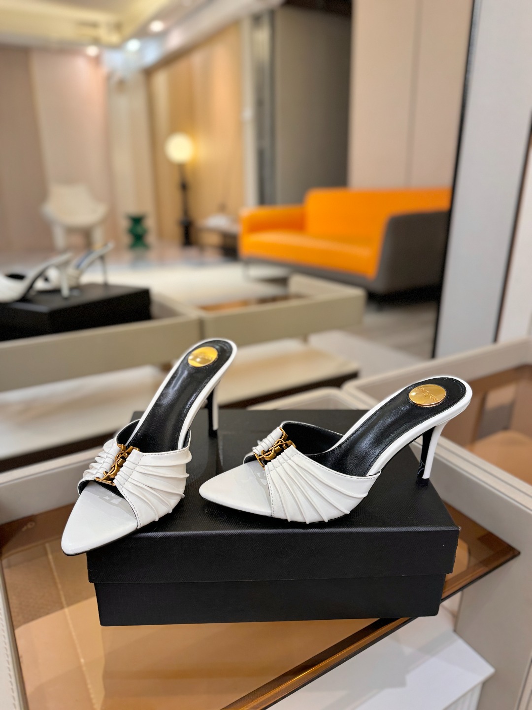 YSL「SAINT LAURENT*」 夏季新品 尖头优雅大气高跟拖鞋 —————————— 尖头设计拉长腿部线条, YSL「SAINT LAURENT*」 夏季新品 尖头优雅大气高跟拖鞋 —————————— 尖头设计拉长腿部线条,