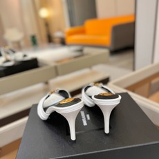 YSL「SAINT LAURENT*」 夏季新品 尖头优雅大气高跟拖鞋 —————————— 尖头设计拉长腿部线条, YSL「SAINT LAURENT*」 夏季新品 尖头优雅大气高跟拖鞋 —————————— 尖头设计拉长腿部线条,