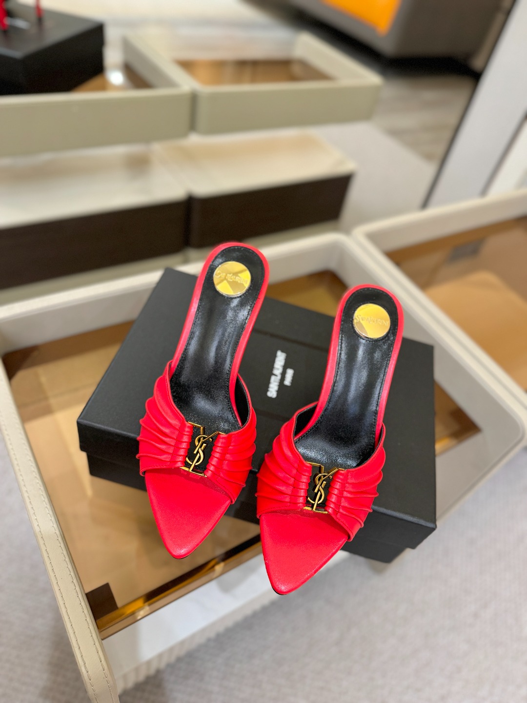 YSL「SAINT LAURENT*」 夏季新品 尖头优雅大气高跟拖鞋 —————————— 尖头设计拉长腿部线条, YSL「SAINT LAURENT*」 夏季新品 尖头优雅大气高跟拖鞋 —————————— 尖头设计拉长腿部线条,