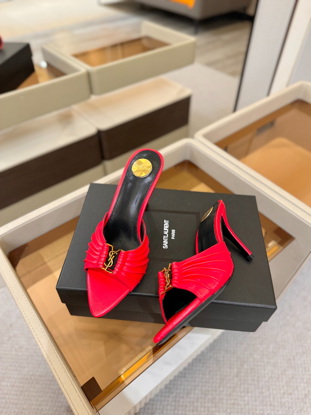 YSL「SAINT LAURENT*」 夏季新品 尖头优雅大气高跟拖鞋 —————————— 尖头设计拉长腿部线条, YSL「SAINT LAURENT*」 夏季新品 尖头优雅大气高跟拖鞋 —————————— 尖头设计拉长腿部线条,