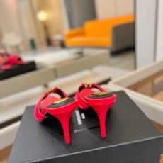 YSL「SAINT LAURENT*」 夏季新品 尖头优雅大气高跟拖鞋 —————————— 尖头设计拉长腿部线条, YSL「SAINT LAURENT*」 夏季新品 尖头优雅大气高跟拖鞋 —————————— 尖头设计拉长腿部线条,