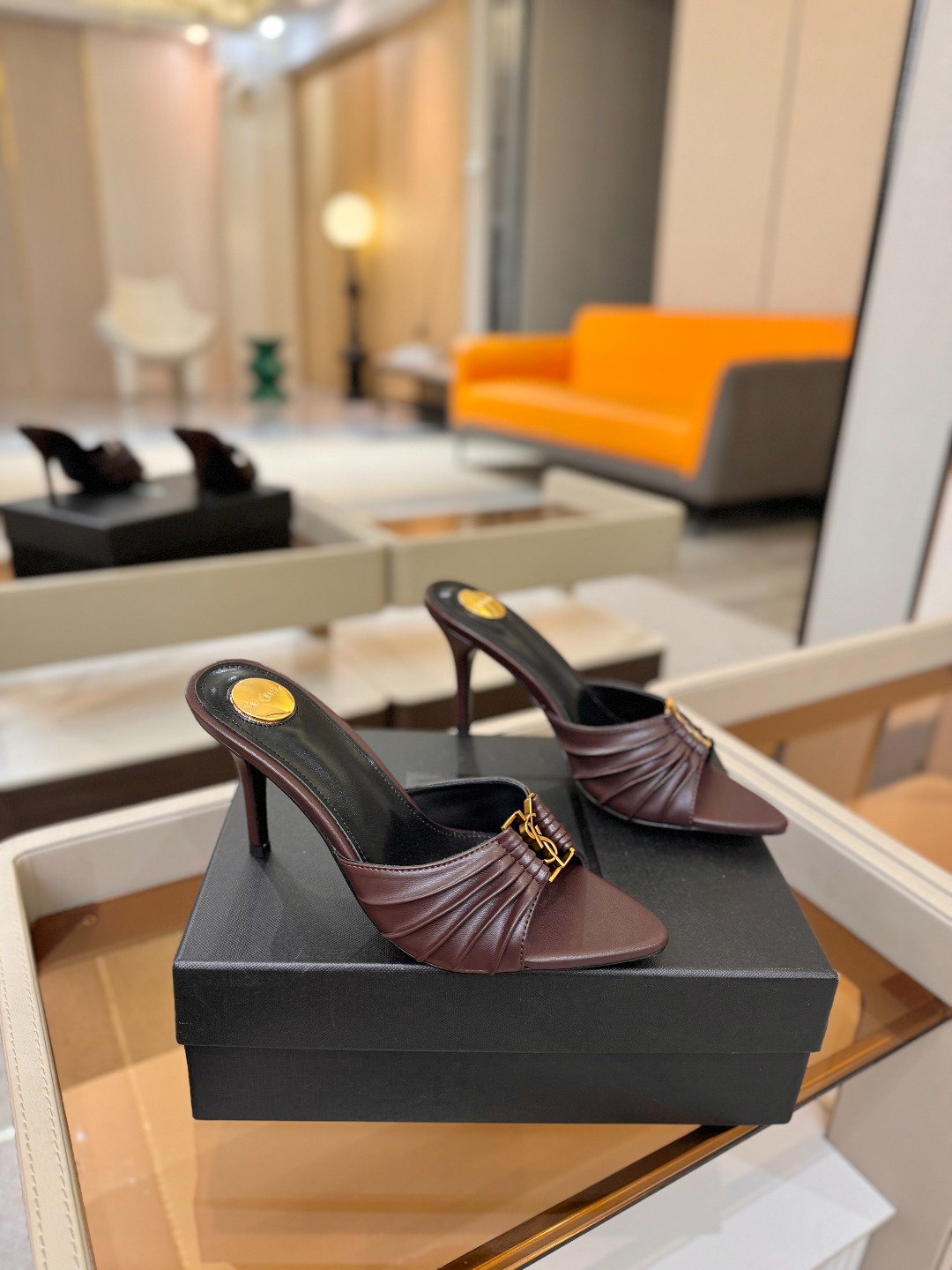 YSL「SAINT LAURENT*」 夏季新品 尖头优雅大气高跟拖鞋 —————————— 尖头设计拉长腿部线条, YSL「SAINT LAURENT*」 夏季新品 尖头优雅大气高跟拖鞋 —————————— 尖头设计拉长腿部线条,
