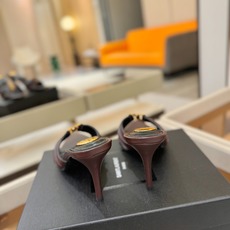 YSL「SAINT LAURENT*」 夏季新品 尖头优雅大气高跟拖鞋 —————————— 尖头设计拉长腿部线条, YSL「SAINT LAURENT*」 夏季新品 尖头优雅大气高跟拖鞋 —————————— 尖头设计拉长腿部线条,