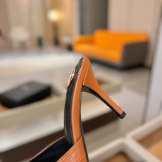 YSL「SAINT LAURENT*」 夏季新品 尖头优雅大气高跟拖鞋 —————————— 尖头设计拉长腿部线条, YSL「SAINT LAURENT*」 夏季新品 尖头优雅大气高跟拖鞋 —————————— 尖头设计拉长腿部线条,