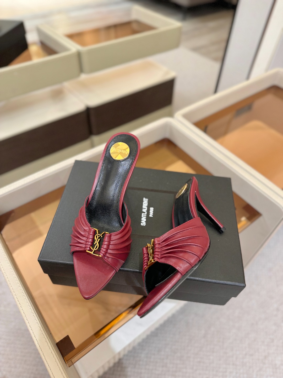 YSL「SAINT LAURENT*」 夏季新品 尖头优雅大气高跟拖鞋 —————————— 尖头设计拉长腿部线条, YSL「SAINT LAURENT*」 夏季新品 尖头优雅大气高跟拖鞋 —————————— 尖头设计拉长腿部线条,