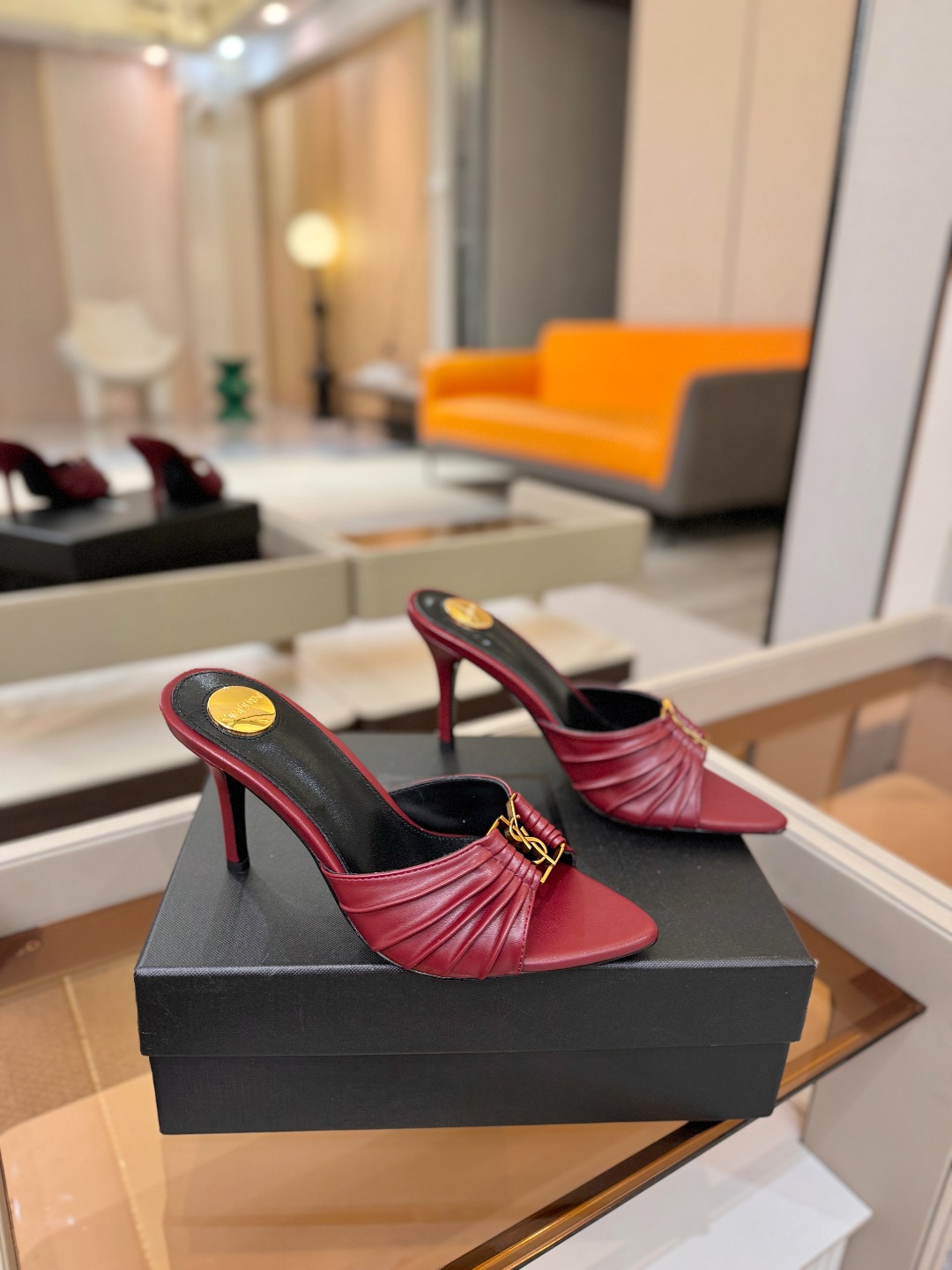YSL「SAINT LAURENT*」 夏季新品 尖头优雅大气高跟拖鞋 —————————— 尖头设计拉长腿部线条, YSL「SAINT LAURENT*」 夏季新品 尖头优雅大气高跟拖鞋 —————————— 尖头设计拉长腿部线条,