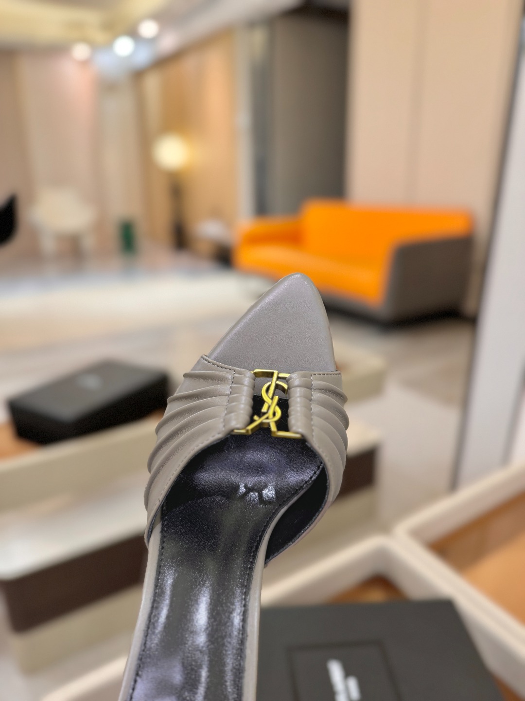 YSL「SAINT LAURENT*」 夏季新品 尖头优雅大气高跟拖鞋 —————————— 尖头设计拉长腿部线条, YSL「SAINT LAURENT*」 夏季新品 尖头优雅大气高跟拖鞋 —————————— 尖头设计拉长腿部线条,