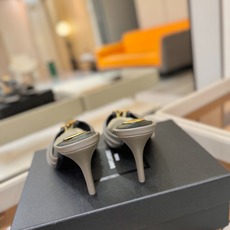 YSL「SAINT LAURENT*」 夏季新品 尖头优雅大气高跟拖鞋 —————————— 尖头设计拉长腿部线条, YSL「SAINT LAURENT*」 夏季新品 尖头优雅大气高跟拖鞋 —————————— 尖头设计拉长腿部线条,