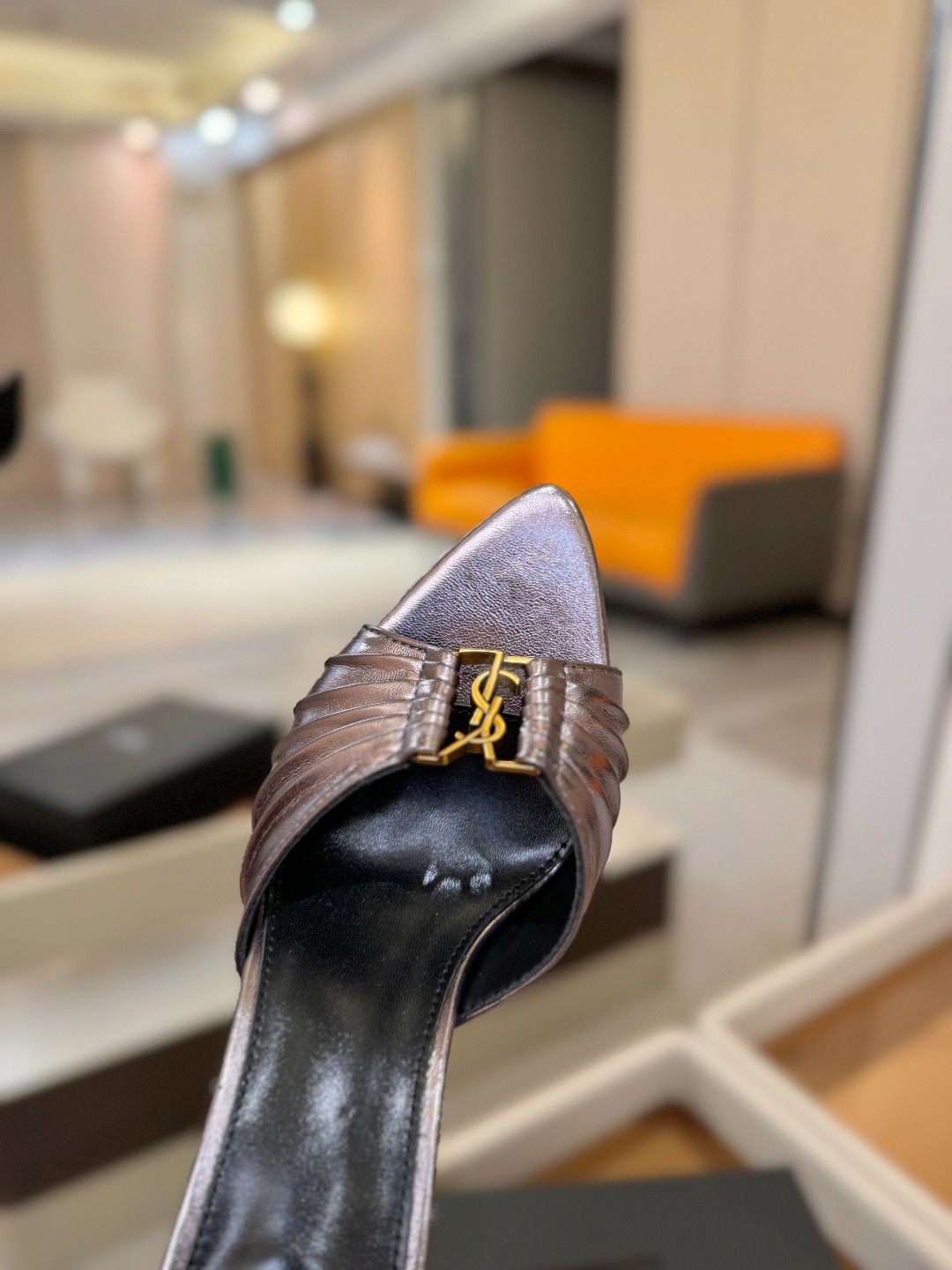 YSL「SAINT LAURENT*」 夏季新品 尖头优雅大气高跟拖鞋 —————————— 尖头设计拉长腿部线条, YSL「SAINT LAURENT*」 夏季新品 尖头优雅大气高跟拖鞋 —————————— 尖头设计拉长腿部线条,