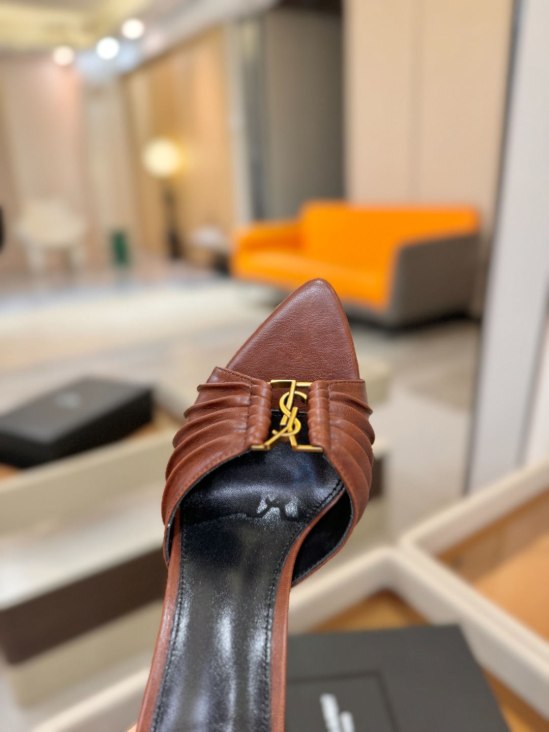 YSL「SAINT LAURENT*」 夏季新品 尖头优雅大气高跟拖鞋 —————————— 尖头设计拉长腿部线条, YSL「SAINT LAURENT*」 夏季新品 尖头优雅大气高跟拖鞋 —————————— 尖头设计拉长腿部线条,