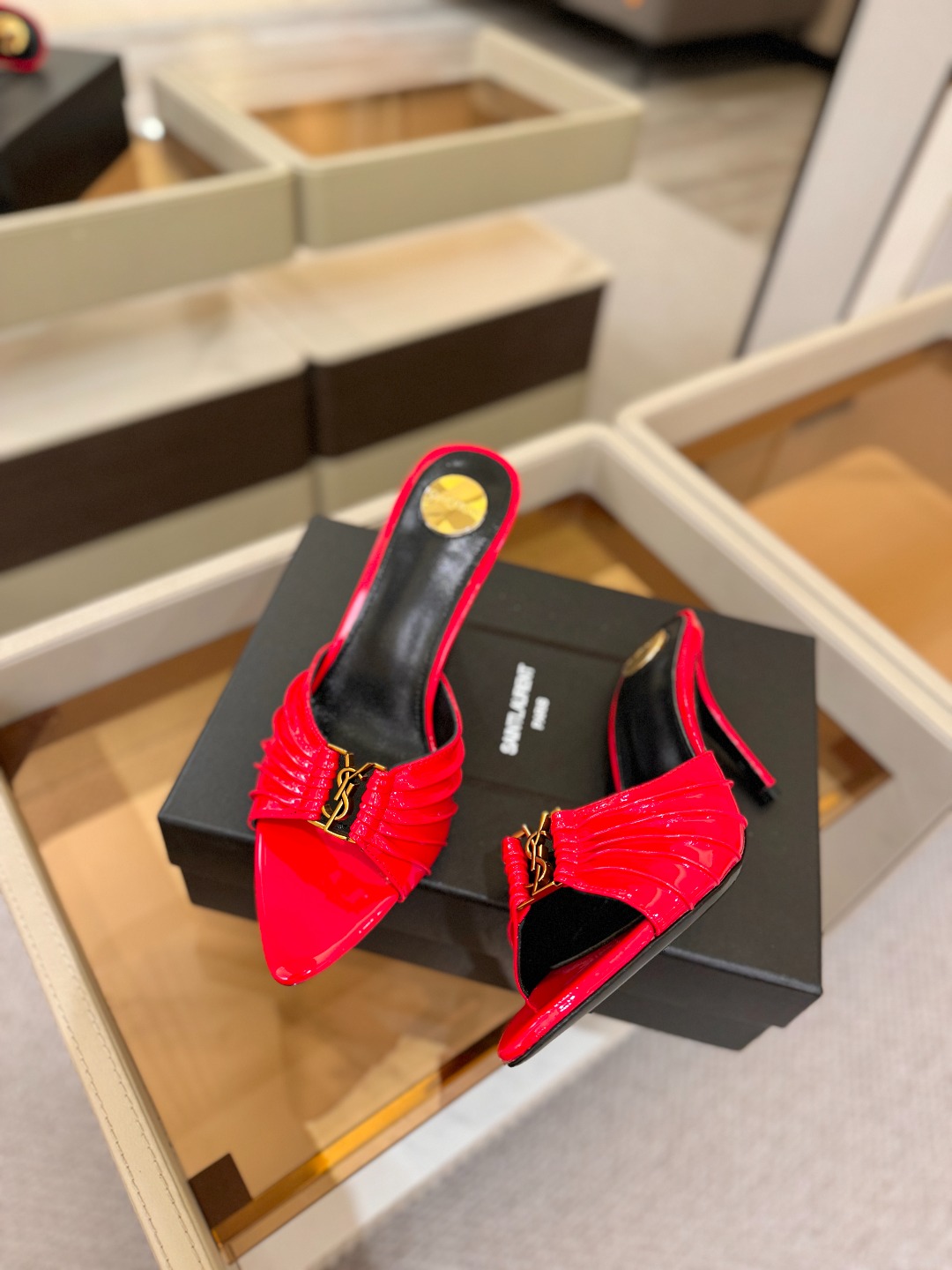YSL「SAINT LAURENT*」 夏季新品 尖头优雅大气高跟拖鞋 —————————— 尖头设计拉长腿部线条, YSL「SAINT LAURENT*」 夏季新品 尖头优雅大气高跟拖鞋 —————————— 尖头设计拉长腿部线条,