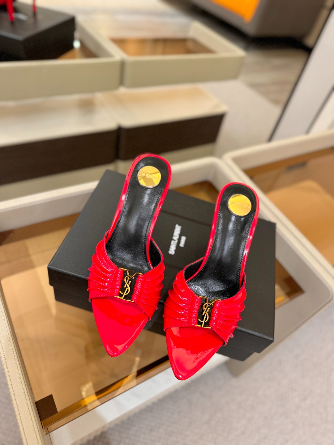 YSL「SAINT LAURENT*」 夏季新品 尖头优雅大气高跟拖鞋 —————————— 尖头设计拉长腿部线条, YSL「SAINT LAURENT*」 夏季新品 尖头优雅大气高跟拖鞋 —————————— 尖头设计拉长腿部线条,