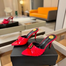 YSL「SAINT LAURENT*」 夏季新品 尖头优雅大气高跟拖鞋 —————————— 尖头设计拉长腿部线条, YSL「SAINT LAURENT*」 夏季新品 尖头优雅大气高跟拖鞋 —————————— 尖头设计拉长腿部线条,