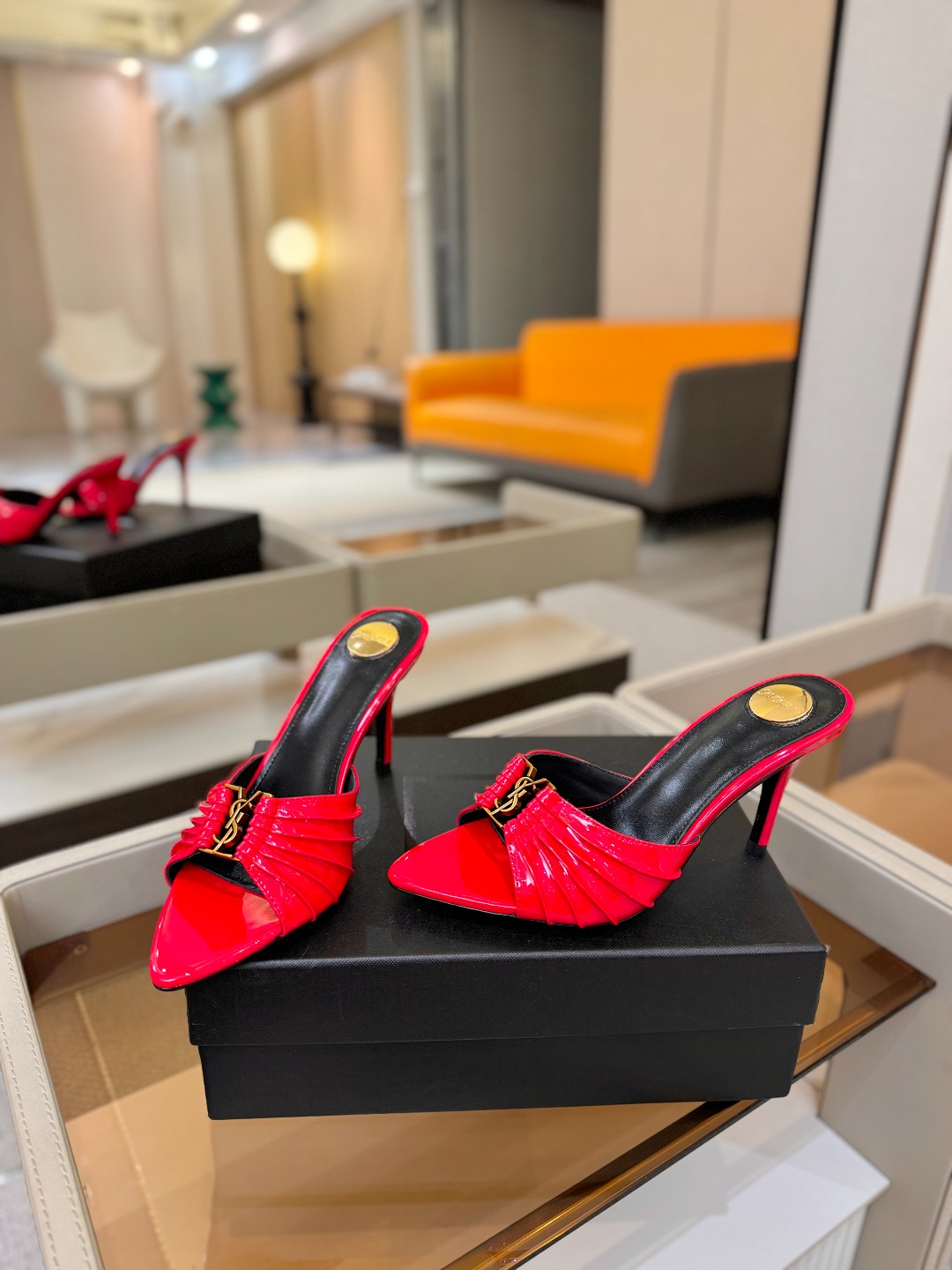 YSL「SAINT LAURENT*」 夏季新品 尖头优雅大气高跟拖鞋 —————————— 尖头设计拉长腿部线条, YSL「SAINT LAURENT*」 夏季新品 尖头优雅大气高跟拖鞋 —————————— 尖头设计拉长腿部线条,