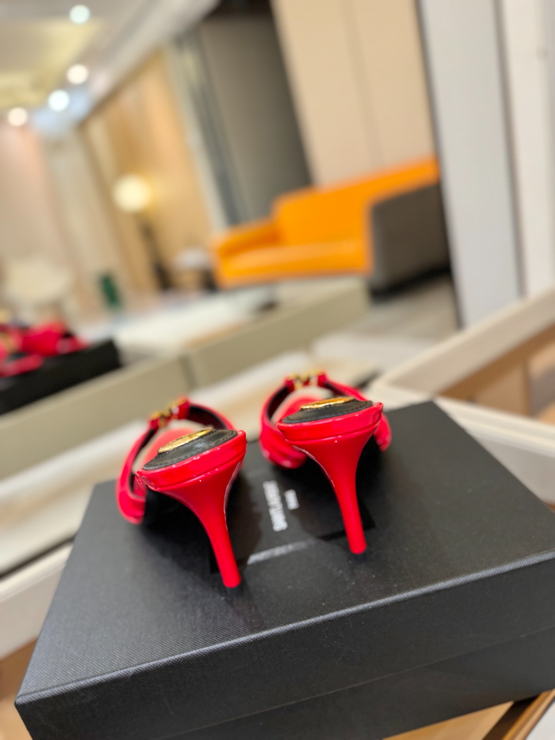 YSL「SAINT LAURENT*」 夏季新品 尖头优雅大气高跟拖鞋 —————————— 尖头设计拉长腿部线条, YSL「SAINT LAURENT*」 夏季新品 尖头优雅大气高跟拖鞋 —————————— 尖头设计拉长腿部线条,
