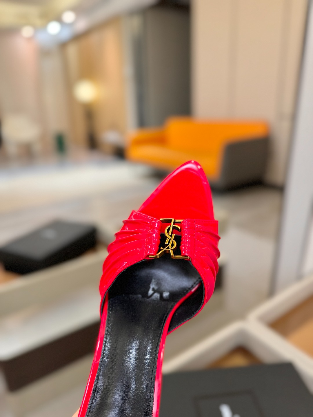 YSL「SAINT LAURENT*」 夏季新品 尖头优雅大气高跟拖鞋 —————————— 尖头设计拉长腿部线条, YSL「SAINT LAURENT*」 夏季新品 尖头优雅大气高跟拖鞋 —————————— 尖头设计拉长腿部线条,