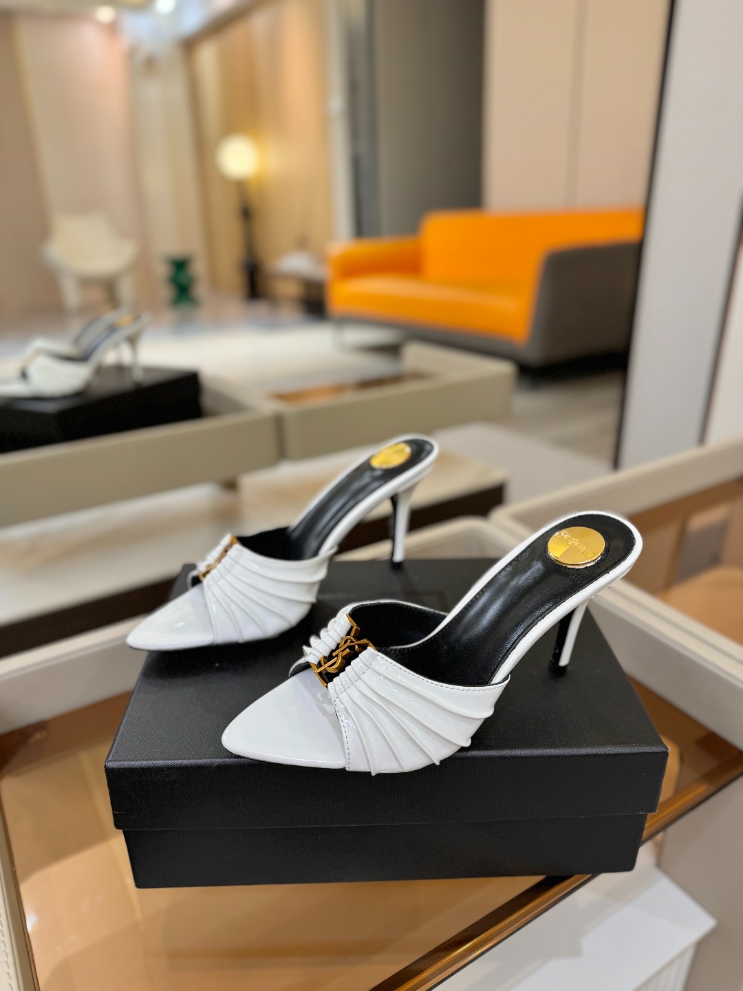 YSL「SAINT LAURENT*」 夏季新品 尖头优雅大气高跟拖鞋 —————————— 尖头设计拉长腿部线条, YSL「SAINT LAURENT*」 夏季新品 尖头优雅大气高跟拖鞋 —————————— 尖头设计拉长腿部线条,