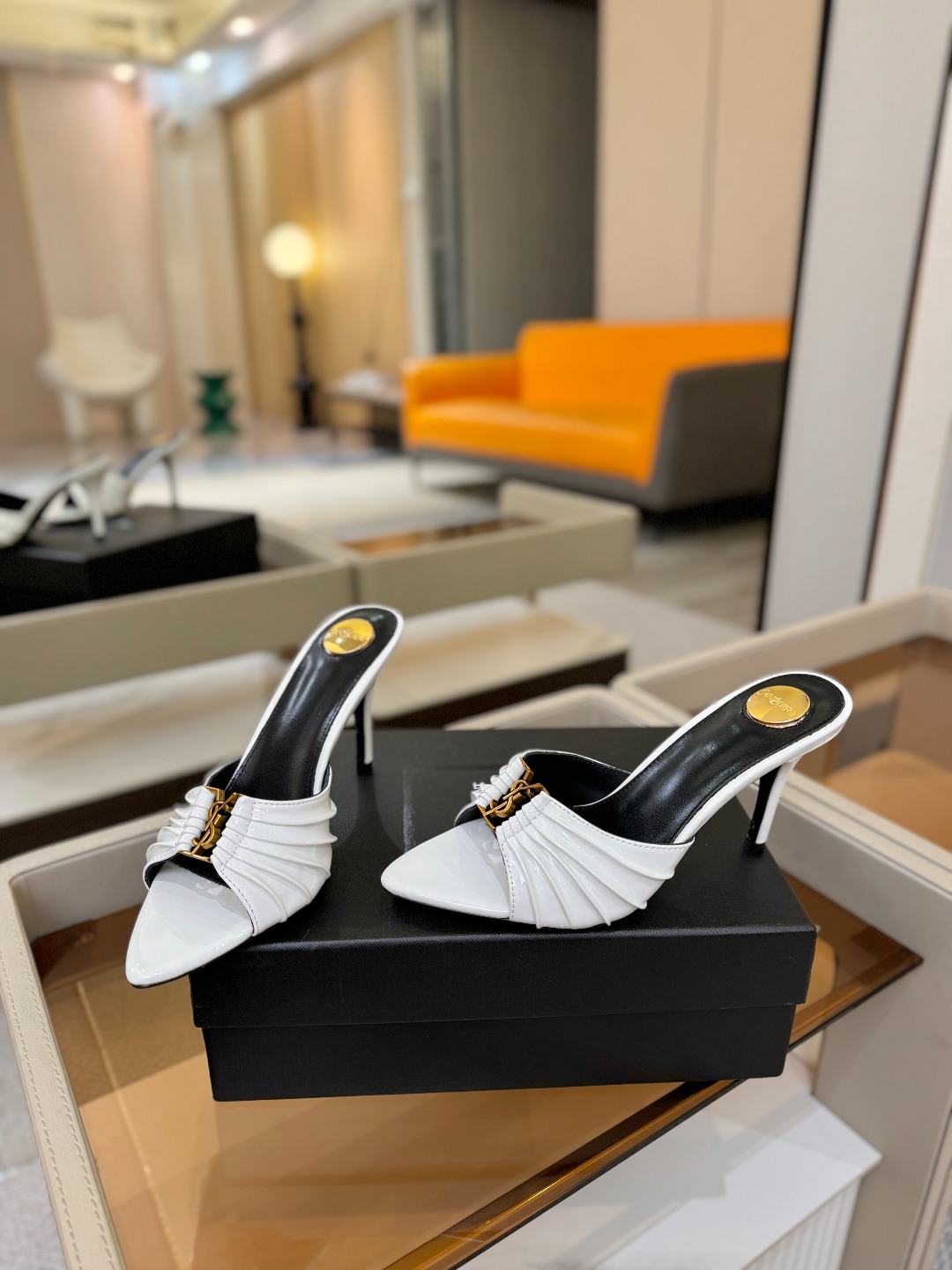 YSL「SAINT LAURENT*」 夏季新品 尖头优雅大气高跟拖鞋 —————————— 尖头设计拉长腿部线条, YSL「SAINT LAURENT*」 夏季新品 尖头优雅大气高跟拖鞋 —————————— 尖头设计拉长腿部线条,